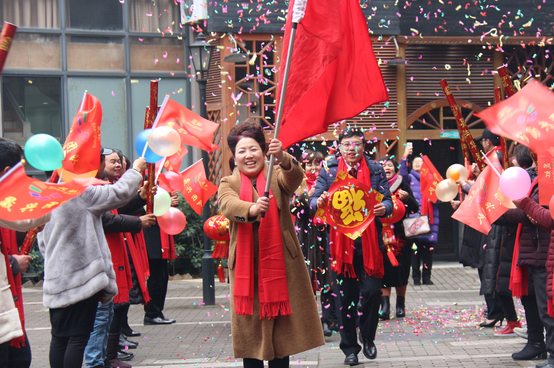 她們火了！市場伙伴新春大團拜紅遍浙江